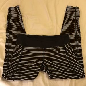 LIKE NEW Lululemon Legging black and white striped